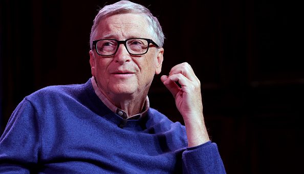 Bill Gates Sounds the Alarm: AI Threatens the Relevance of Amazon and Google