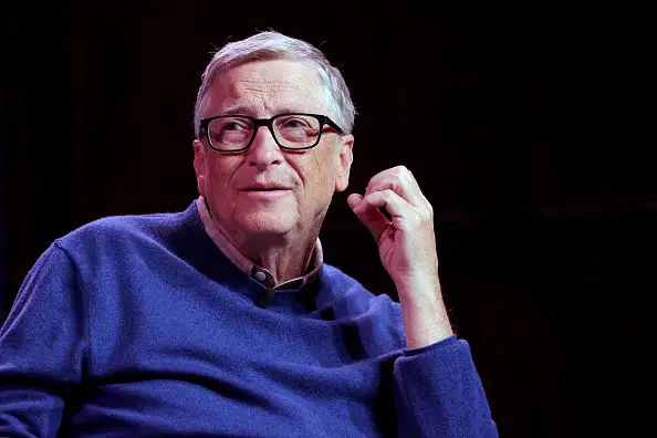 Bill Gates Sounds the Alarm: AI Threatens the Relevance of Amazon and Google