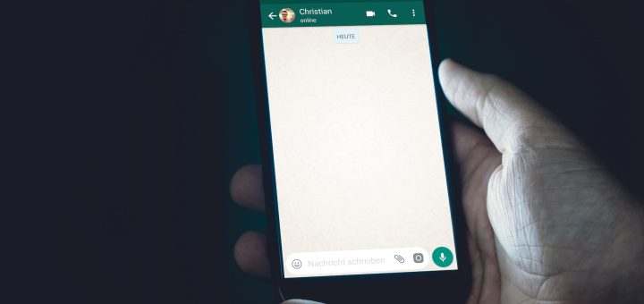 How to Invite Users to a Group Chat on WhatsApp